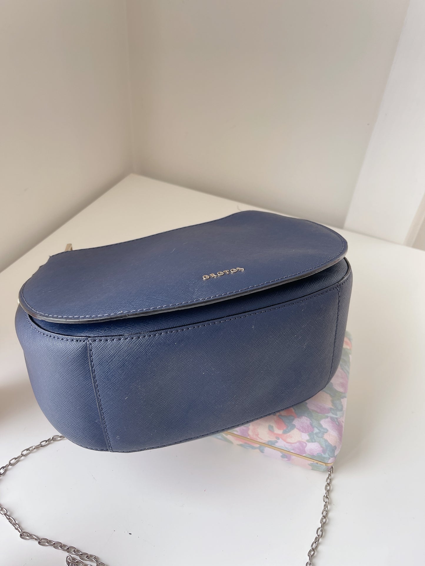 Navy Oroton Hanbag