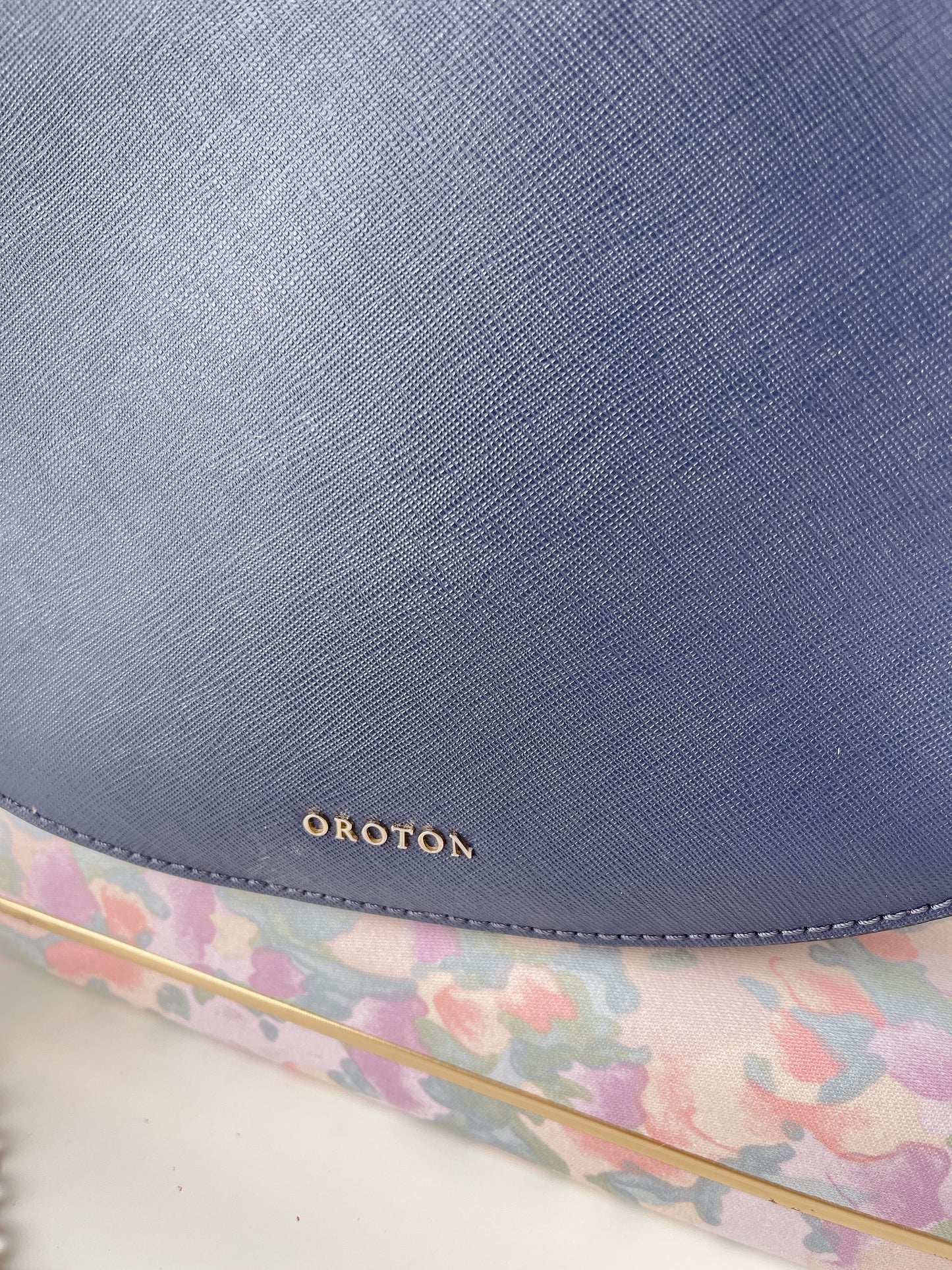 Navy Oroton Hanbag