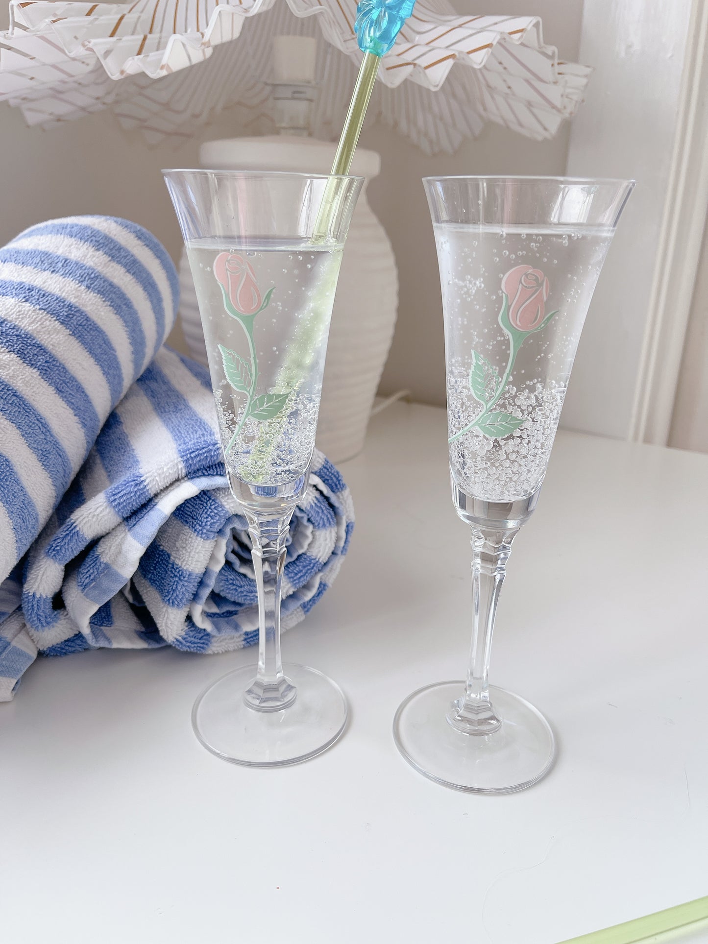 Set 2 Vintage Rosebud Champagne Glasses