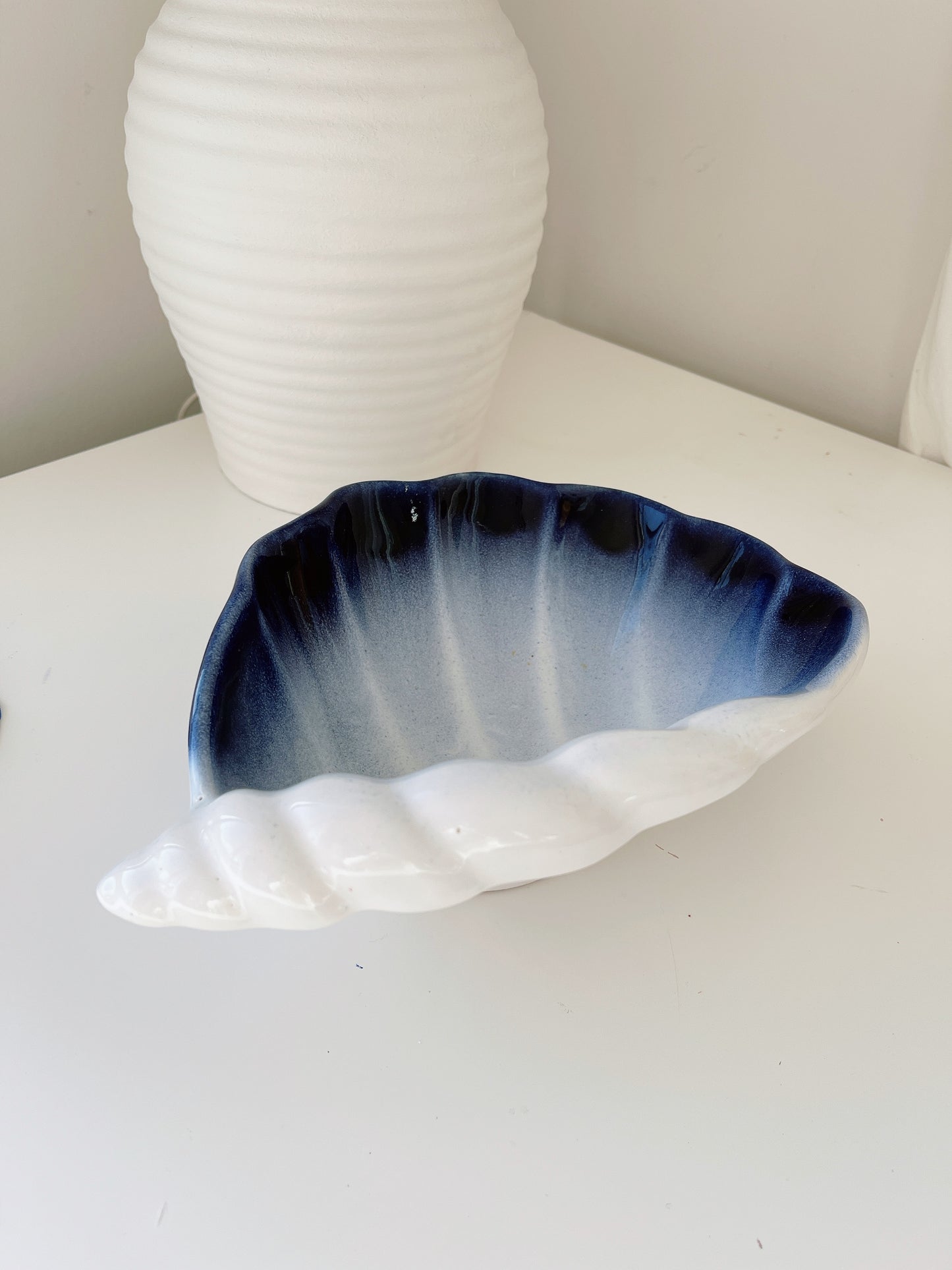 Vintage Ombré Tone Ceramic Shell