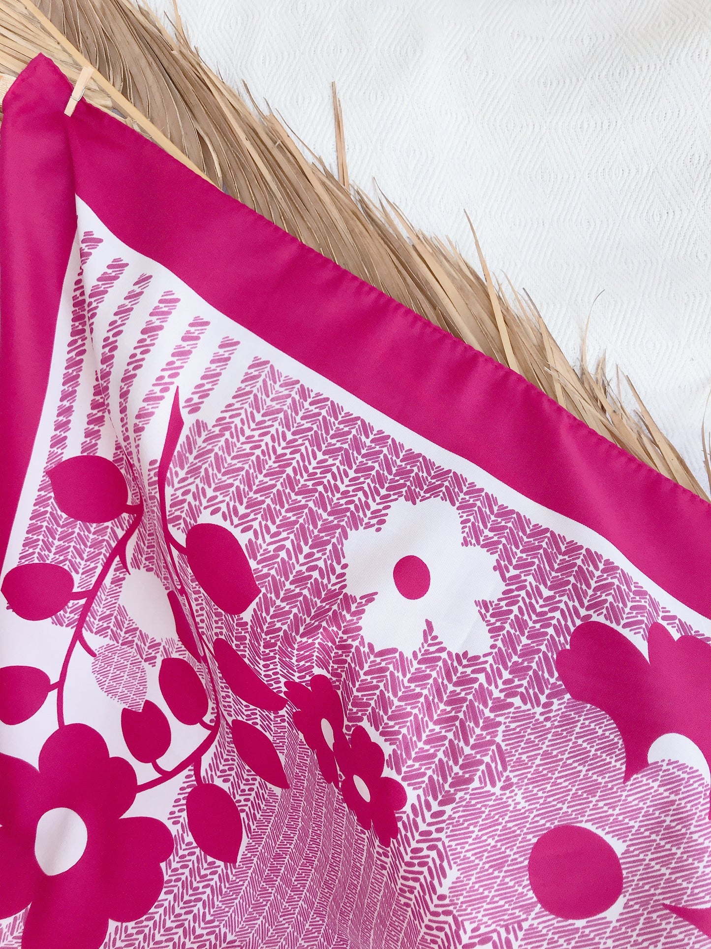 Vintage Raspberry Daisy Scarf