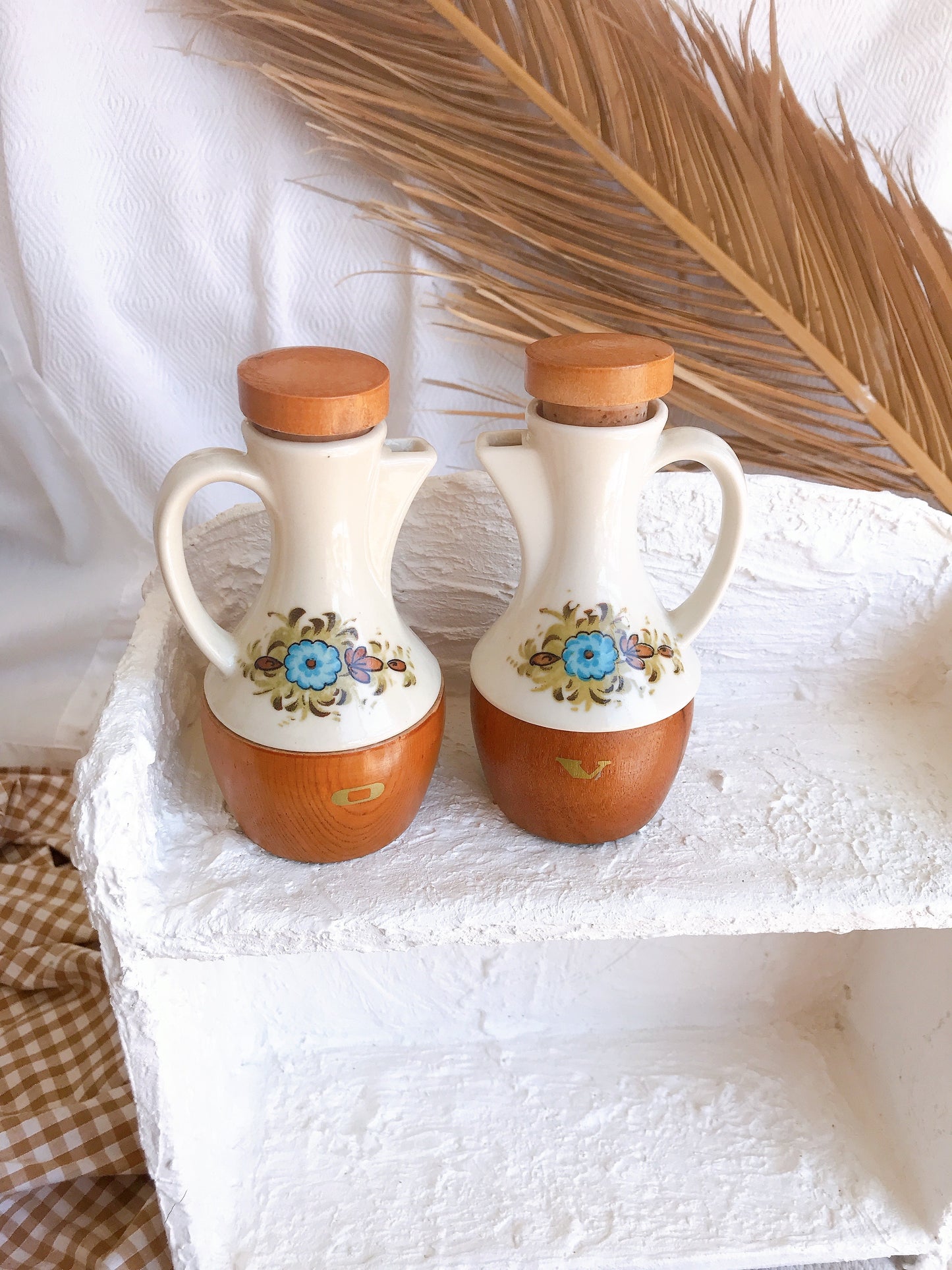 Set 2 Vintage Condiment Jugs - Japan