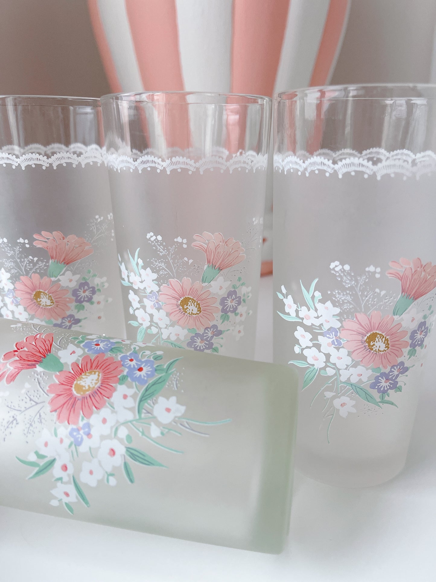 Set 4 Vintage Frosted Floral Drinking Glasses